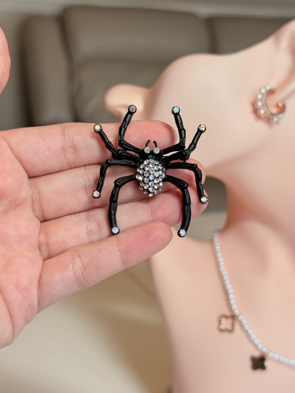 Black Crystal Spider Brooch - Picture 6 of 6